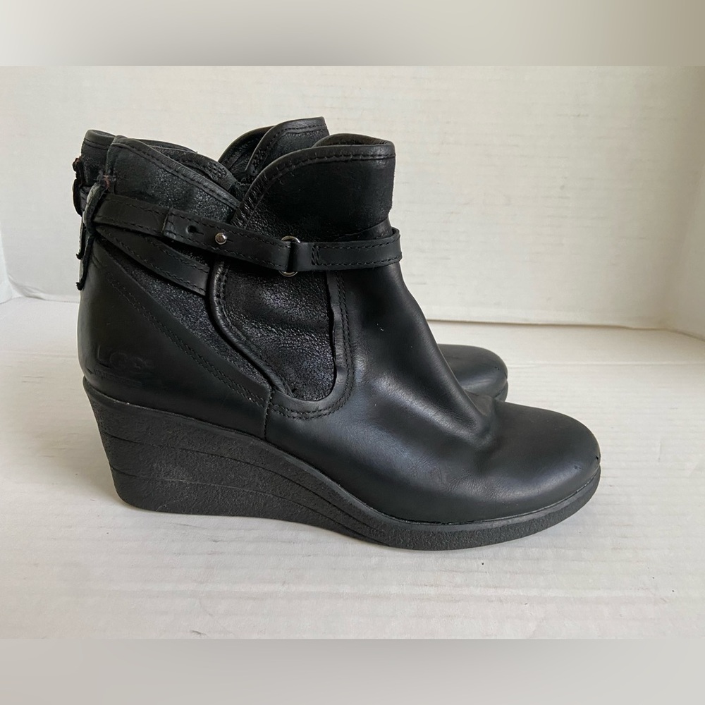 Ugg Leather Boots Booties Womens Short Sz 8 Biker Moto Heeled Wedge Black